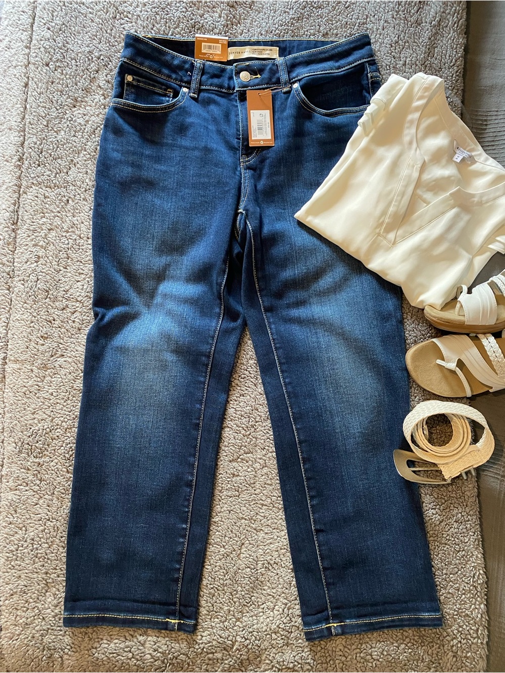 Denver Hayes denim crop